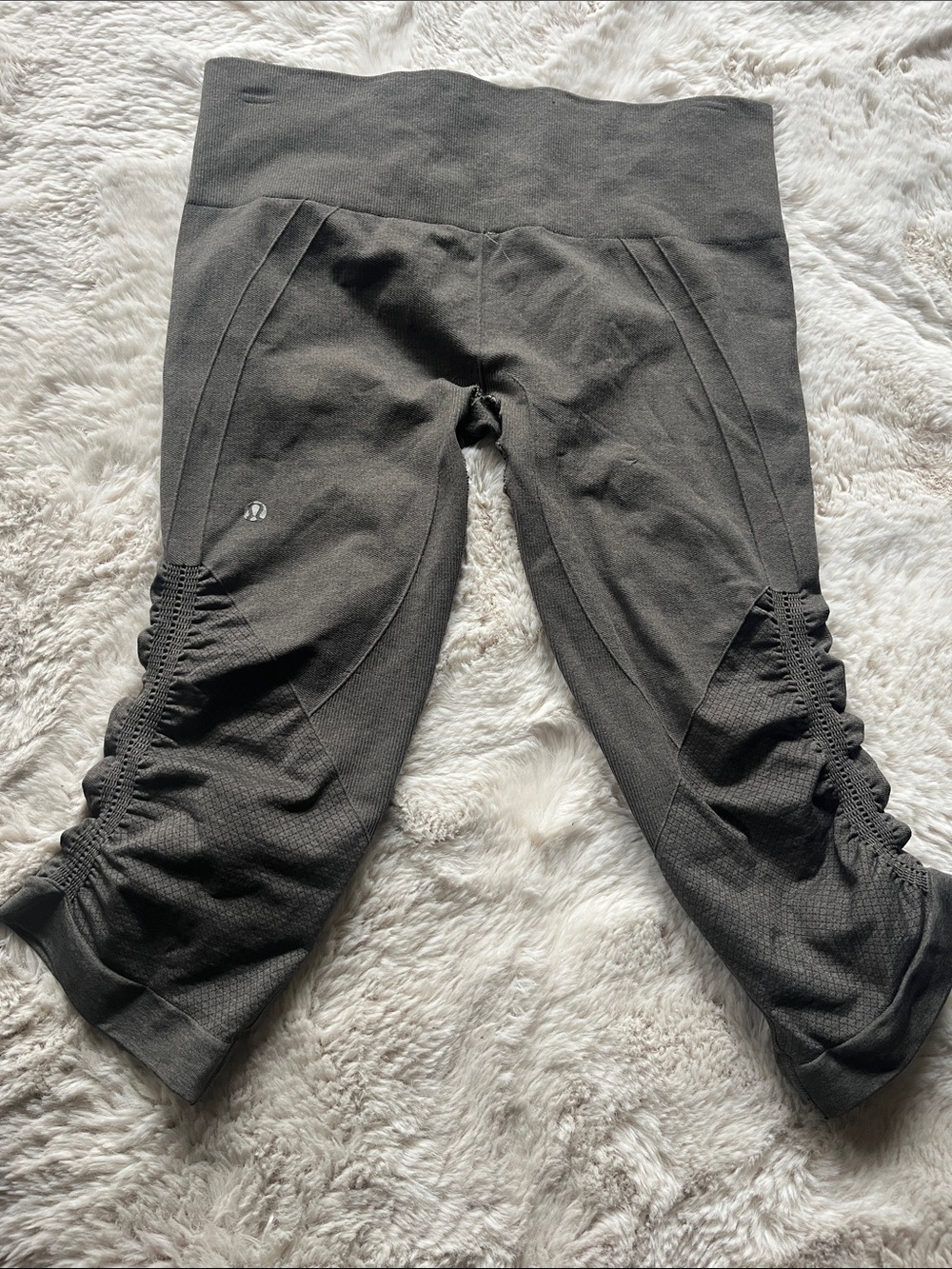 Lululemon In the Flow Crop Seamless Knee Length Gray Yoga Training Leggings 6